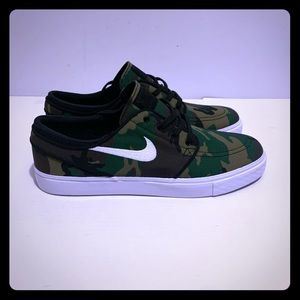 New Nike SB Zoom Black Green Camo Skate